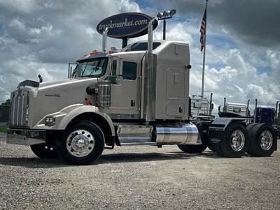 Kenworth T800 Sleeper Semi Truck - Cummins 605HP, 18 Speed Manual