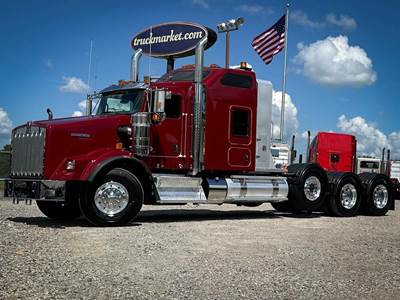 Kenworth T800 Tri Axle Sleeper Semi Truck - Cummins 605HP, 18 Speed Manual