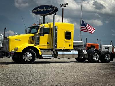 Kenworth T800 Sleeper Semi Truck - Raised Roof Sleeper, Detroit 500HP, 10 Speed Manual