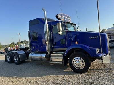 Kenworth T800 Sleeper Semi Truck - Raised Roof Sleeper, Caterpillar 525HP, 13 Speed Manual