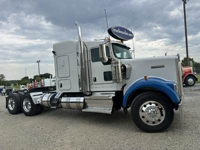 Kenworth W900 Sleeper Semi Truck - Cummins 450HP, 13 Speed Manual