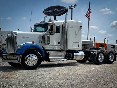 Kenworth W900 Sleeper Semi Truck - Cummins 565HP, 13 Speed Manual