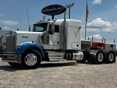 Kenworth W900 Sleeper Semi Truck - Cummins 565HP, 13 Speed Manual