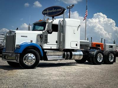 Kenworth W900 Sleeper Semi Truck - Cummins 450HP, 13 Speed Manual