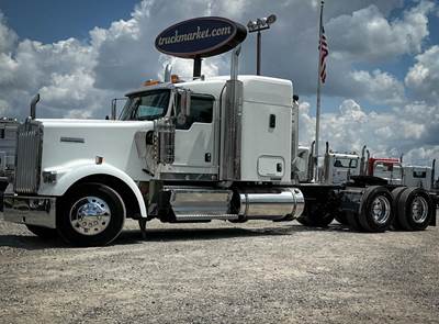 Kenworth W900L Sleeper Semi Truck - Detroit 500HP, 18 Speed Manual