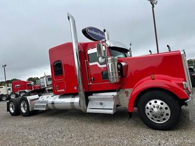 Kenworth W900L Sleeper Semi Truck - Caterpillar 525HP, 13 Speed Manual