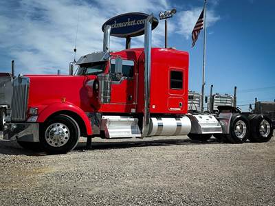 Kenworth W900L Sleeper Semi Truck - Caterpillar 525HP, 13 Speed Manual