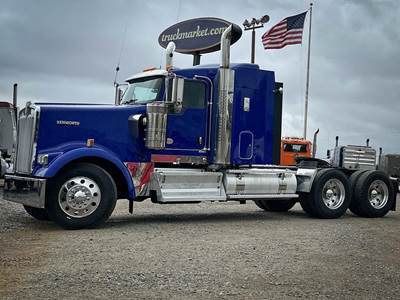 Kenworth W900L Sleeper Semi Truck - Cummins 565HP