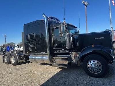 Kenworth W900L Sleeper Semi Truck - Raised Roof Sleeper, Caterpillar 550HP, 18 Speed Manual