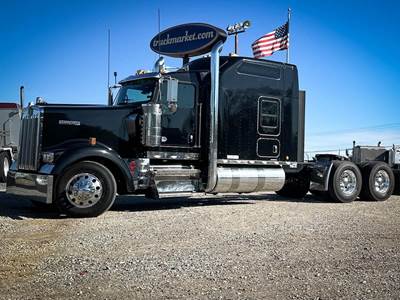Kenworth W900L Sleeper Semi Truck - Raised Roof Sleeper, Caterpillar 550HP, 18 Speed Manual