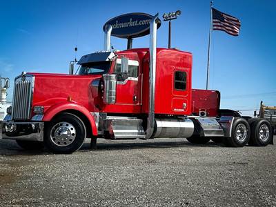 Kenworth W900L Sleeper Semi Truck - Caterpillar 525HP, 13 Speed Manual