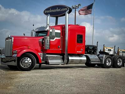 Kenworth W900L Sleeper Semi Truck - Caterpillar 525HP, 13 Speed Manual