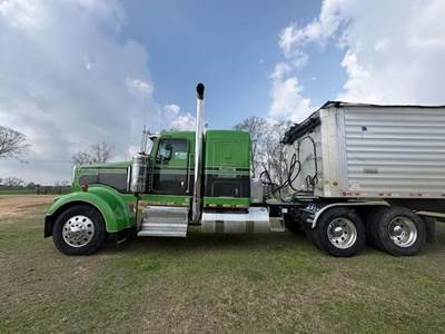 Kenworth W900L Sleeper Semi Truck - Flat Top Sleeper, Caterpillar 550HP, 18 Speed Manual