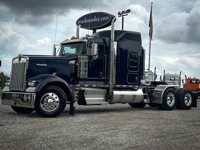 Kenworth W900L Sleeper Semi Truck - Raised Roof Sleeper, Caterpillar 550HP, 13 Speed Manual
