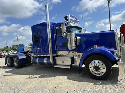 Kenworth W900L Sleeper Semi Truck - Caterpillar 550HP, 13 Speed Manual