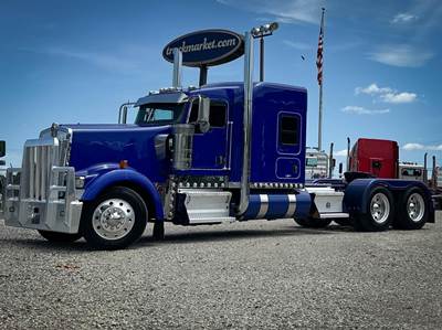 Kenworth W900L Sleeper Semi Truck - Caterpillar 550HP, 13 Speed Manual