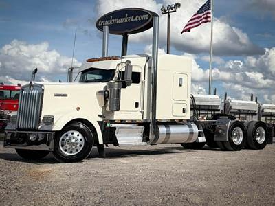 Kenworth W900L Sleeper Semi Truck - Raised Roof Sleeper, Caterpillar 550HP, 18 Speed Manual