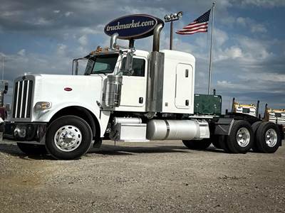 Peterbilt 388 Sleeper Semi Truck - Flat Top Sleeper, Cummins 550HP, 18 Speed Manual