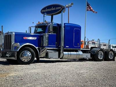 Peterbilt 389 Sleeper Semi Truck - Detroit 500HP, 13 Speed Manual