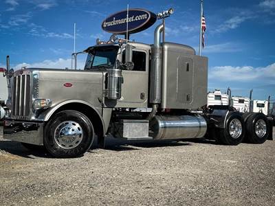 Peterbilt 389 Sleeper Semi Truck - Caterpillar 550HP, 18 Speed Manual