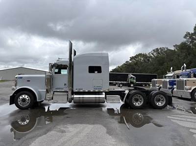 Peterbilt 389 Sleeper Semi Truck - Raised Roof Sleeper, Detroit 500HP, 13 Speed Manual