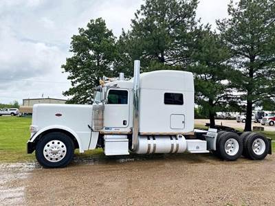 Peterbilt 389 Sleeper Semi Truck - Raised Roof Sleeper, Detroit 500HP, 13 Speed Manual