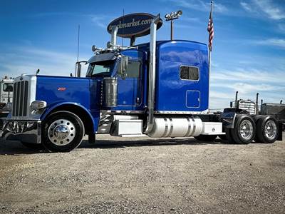 Peterbilt 389 Sleeper Semi Truck - Raised Roof Sleeper, Caterpillar 550HP, 13 Speed Manual