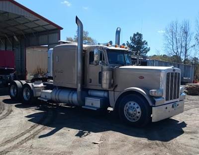 Peterbilt 389 Sleeper Semi Truck - Flat Top Sleeper, Detroit 500HP, 13 Speed Manual