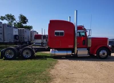 Peterbilt 389 Sleeper Semi Truck - Caterpillar 550HP, 18 Speed Manual