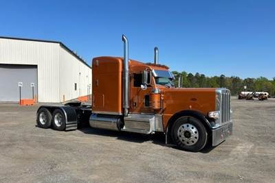 Peterbilt 389 Sleeper Semi Truck - Cummins 605HP, 18 Speed Automatic