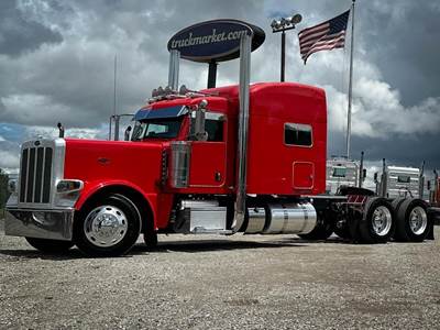 Peterbilt 389 Sleeper Semi Truck - Caterpillar 550HP, 18 Speed Manual