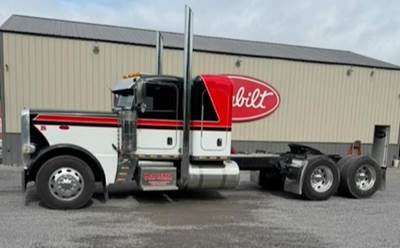 Peterbilt 389 Sleeper Semi Truck - Flat Top Sleeper, Detroit 500HP, 13 Speed Manual