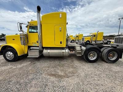 Peterbilt 389 Sleeper Semi Truck - Raised Roof Sleeper, Detroit 500HP, 10 Speed Manual