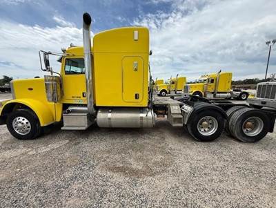 Peterbilt 389 Sleeper Semi Truck - Raised Roof Sleeper, Detroit 500HP, 10 Speed Manual