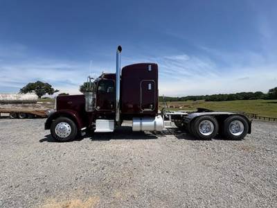 Peterbilt 389 Sleeper Semi Truck - Raised Roof Sleeper, Caterpillar 550HP, 10 Speed Manual