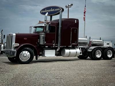 Peterbilt 389 Sleeper Semi Truck - Raised Roof Sleeper, Caterpillar 550HP, 10 Speed Manual