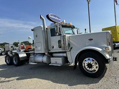 Peterbilt 389 Sleeper Semi Truck - Flat Top Sleeper, Detroit 500HP, 10 Speed Manual