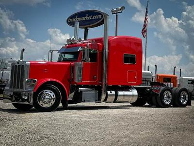 Peterbilt 389 Sleeper Semi Truck - Caterpillar 550HP, 18 Speed Manual