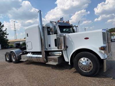 Peterbilt 389 Sleeper Semi Truck - Flat Top Sleeper, Detroit 500HP, 13 Speed Manual