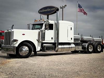 Peterbilt 389 Sleeper Semi Truck - Flat Top Sleeper, Detroit 500HP, 13 Speed Manual