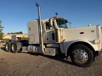 Peterbilt 389 Sleeper Semi Truck - Flat Top Sleeper, Detroit 500HP, 10 Speed Manual