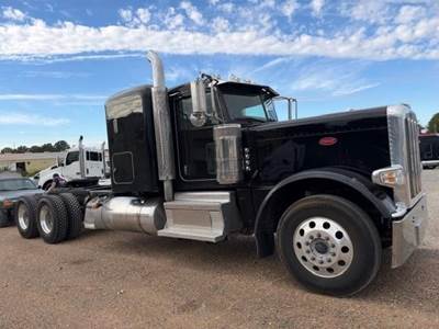 Peterbilt 389 Sleeper Semi Truck - Flat Top Sleeper, Cummins 565HP, Automatic