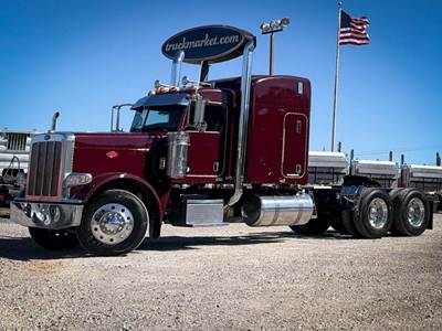 Peterbilt 389 Sleeper Semi Truck - Raised Roof Sleeper, Caterpillar 550HP, 10 Speed Manual