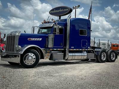 Peterbilt 389 Pride & Class Sleeper Semi Truck - Caterpillar 550HP, Manual