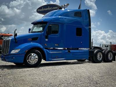 Peterbilt 579 Sleeper Semi Truck - Cummins 500HP, 10 Speed Automatic