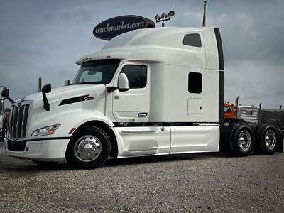 Peterbilt 579 Sleeper Semi Truck - Cummins 500HP, 12 Speed Automatic