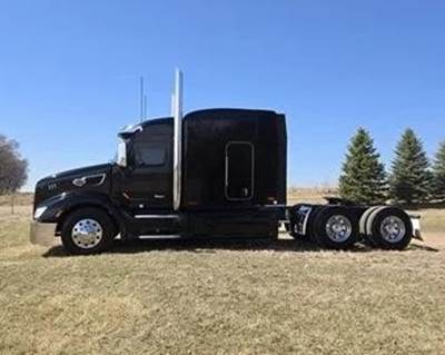 Peterbilt 579 Sleeper Semi Truck - Raised Roof Sleeper, Detroit 500HP