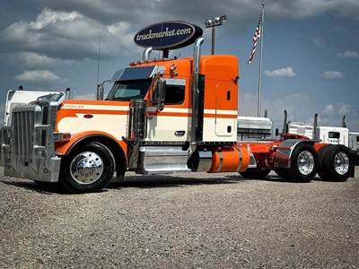 Peterbilt 589 Sleeper Semi Truck - Cummins 605HP, 18 Speed Manual