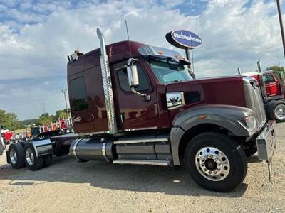 Western Star 49X Sleeper Semi Truck - Mid Roof Sleeper, Detroit 560HP, Automatic