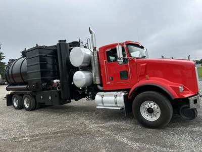 Kenworth T800 Vacuum Truck - Caterpillar